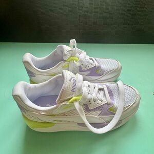 Puma SoftFoam+ Sneakers Women’s/Girls 4.5 White‎ Purple Neon 389685-02